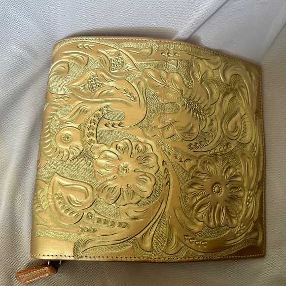 Wallet- crossbody rose gold wallet. - Picture 2 of 3